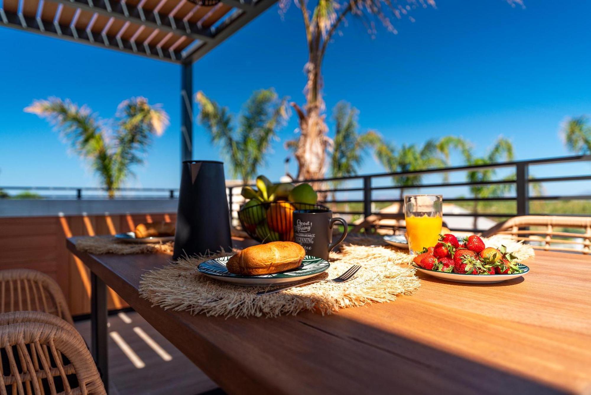 Palmeral Luxury Suites Kremastí Zimmer foto